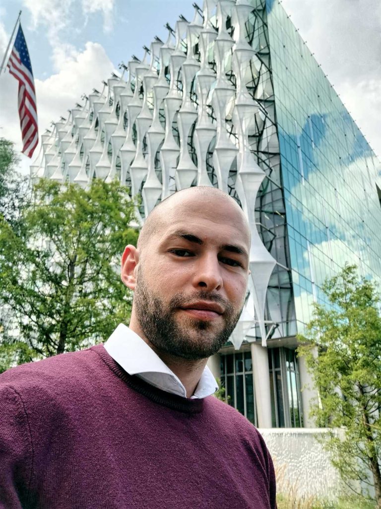 Десислав Илиев — Изпълнителен директор & Digital Growth Strategist в DigitaL+